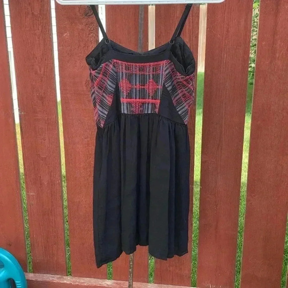 TopShop embroidered tunic, fully lined, 12” side zipper, light, airy summer top - Picture 3 of 9